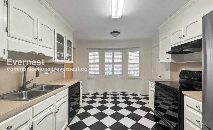 1050 Independence Ct - Photo 3 of 24