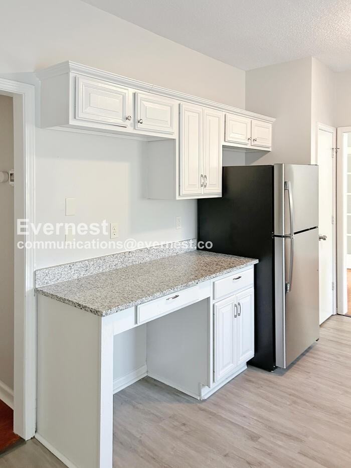 2904 Pine Tree St - Photo 3 of 17