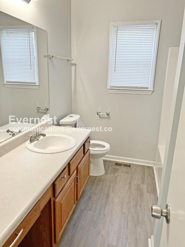 2904 Pine Tree St - Photo 5 of 17