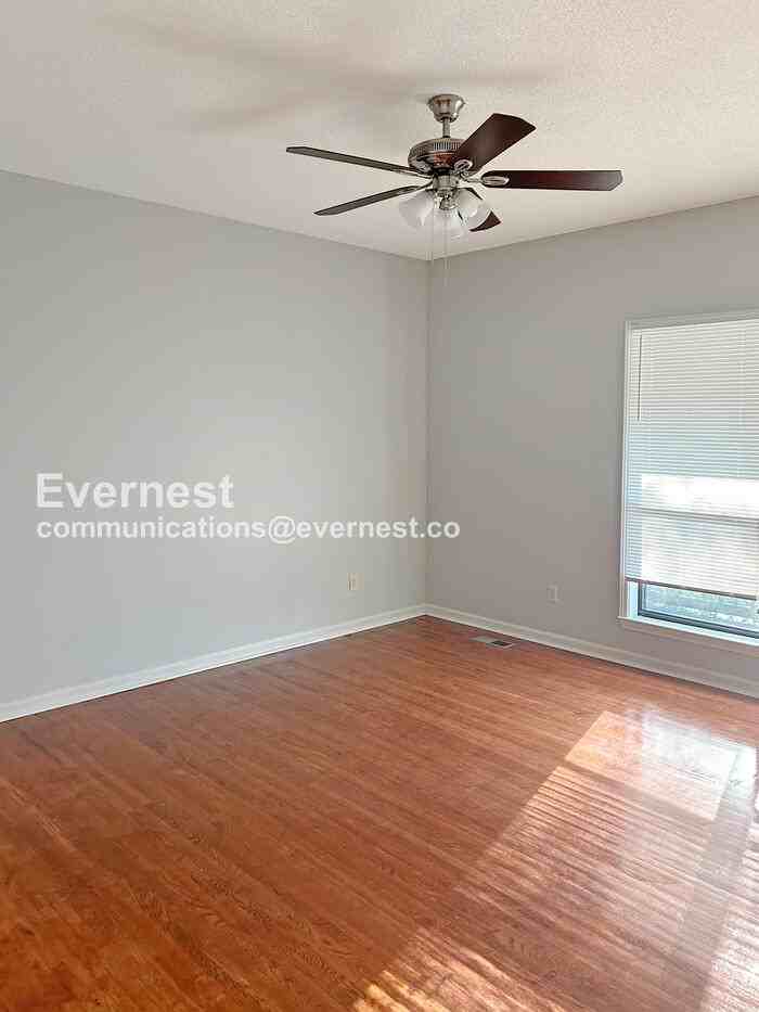 2904 Pine Tree St - Photo 6 of 17