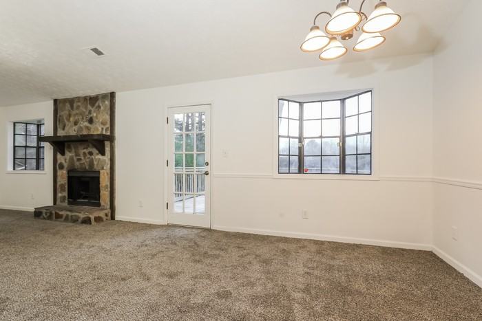 9370 Woodloop Ct - Photo 4 of 15