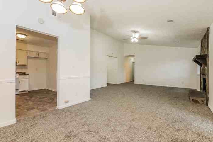 9370 Woodloop Ct - Photo 5 of 15