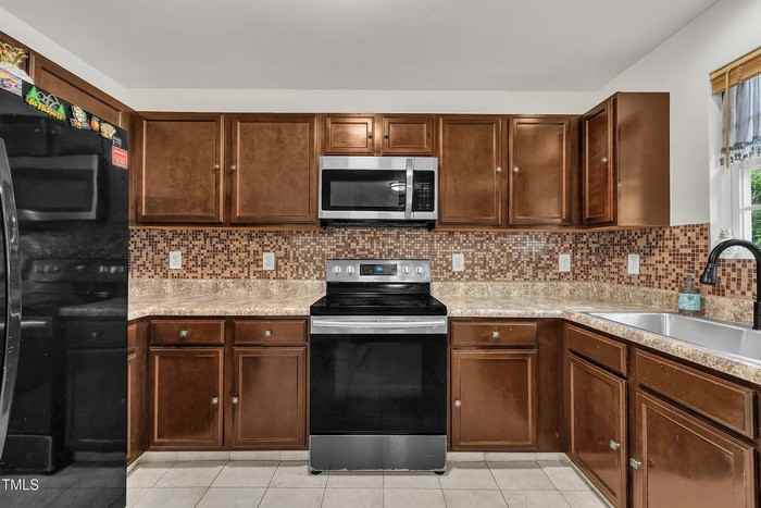 2816 Erinridge Rd - Photo 3 of 12