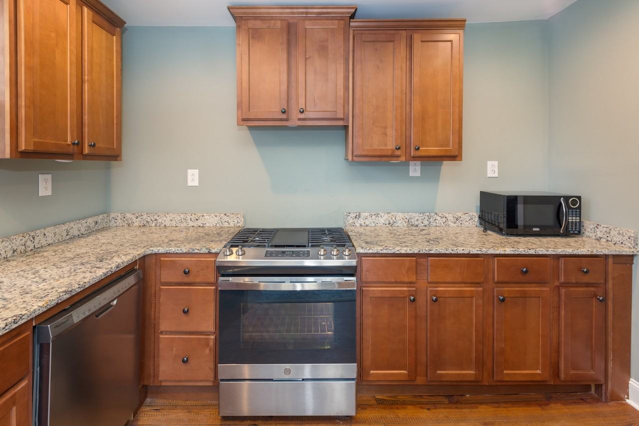 13 Elizabeth St #B - Photo 2 of 36