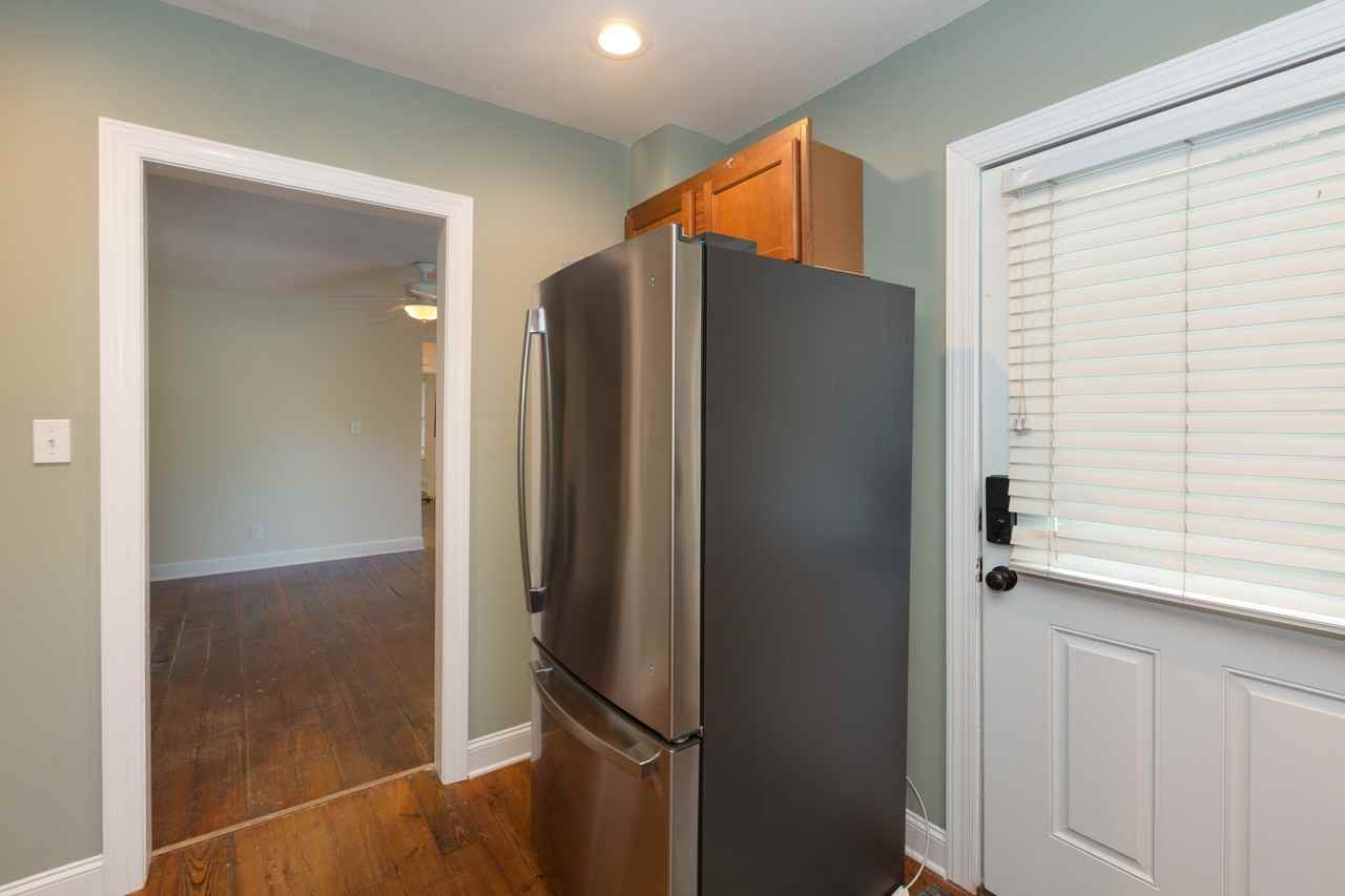 13 Elizabeth St #B - Photo 5 of 36