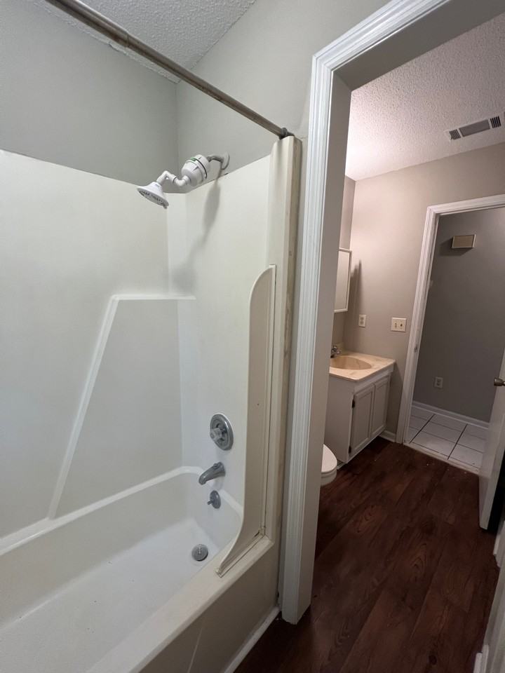 813 Robin Hood Trl #NA - Photo 3 of 15