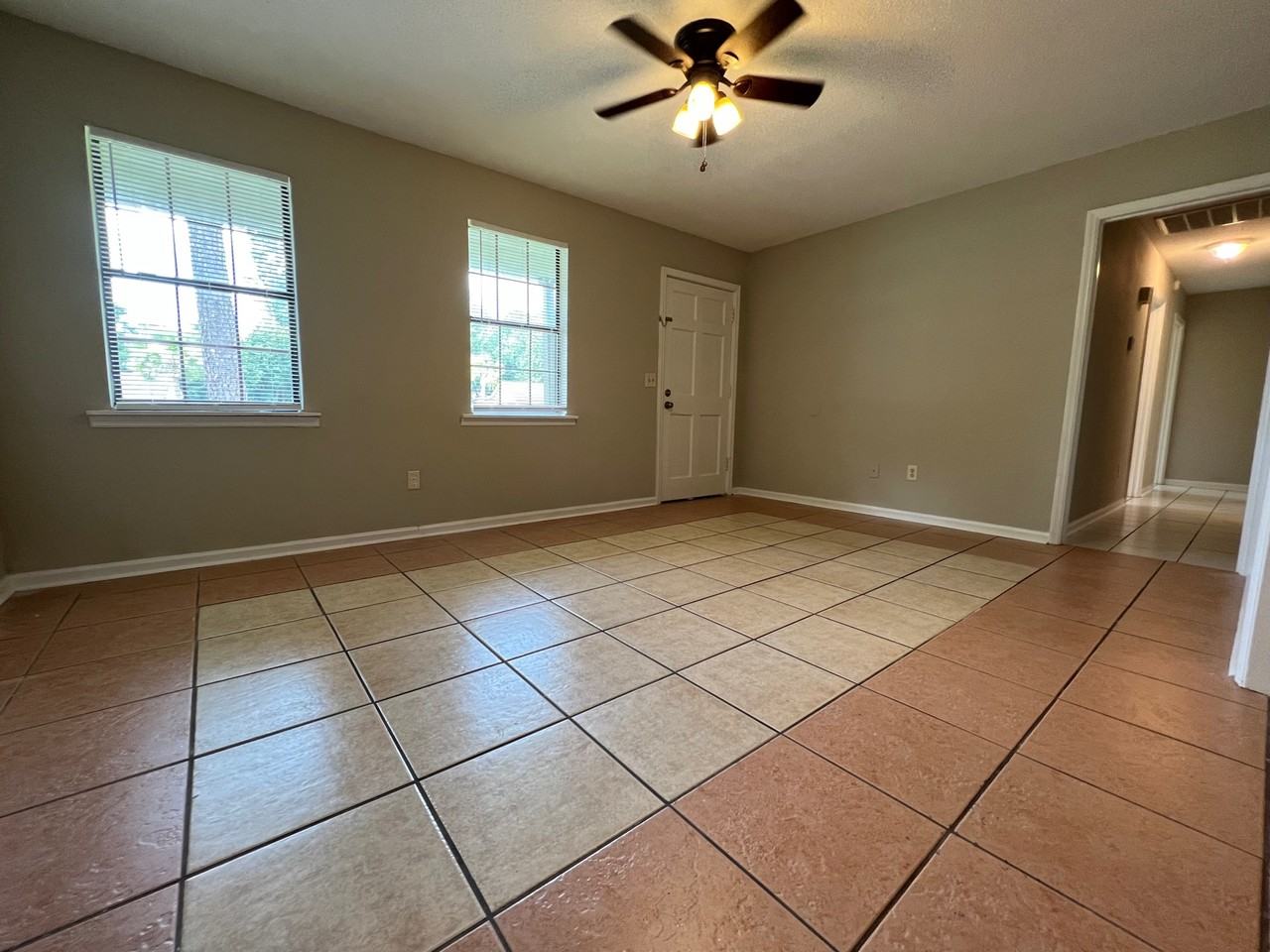 813 Robin Hood Trl #NA - Photo 5 of 15