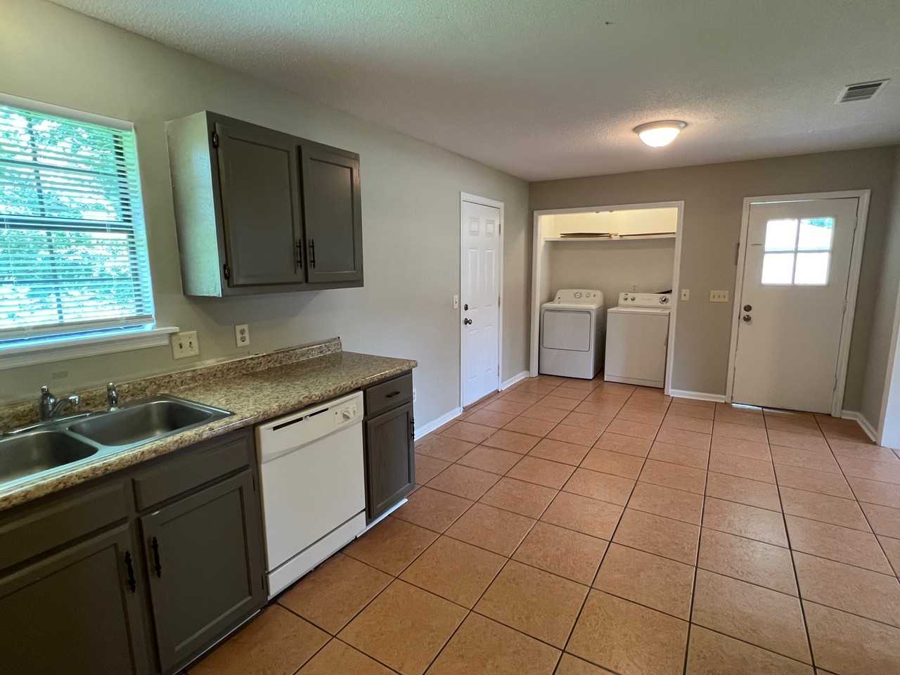 813 Robin Hood Trl #NA - Photo 6 of 15