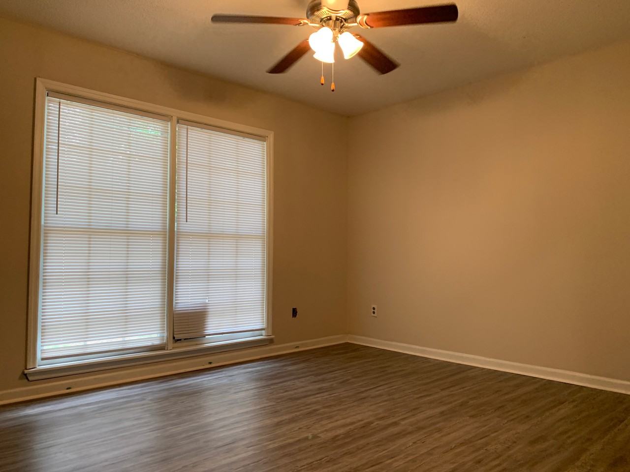 817 Robin Hood Trl #NA - Photo 3 of 30