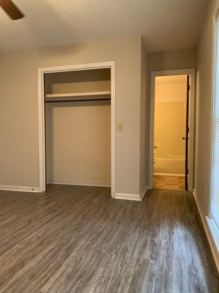 817 Robin Hood Trl #NA - Photo 6 of 30