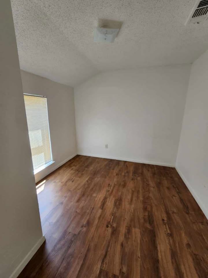 1213 E Shaw St #NA - Photo 3 of 10