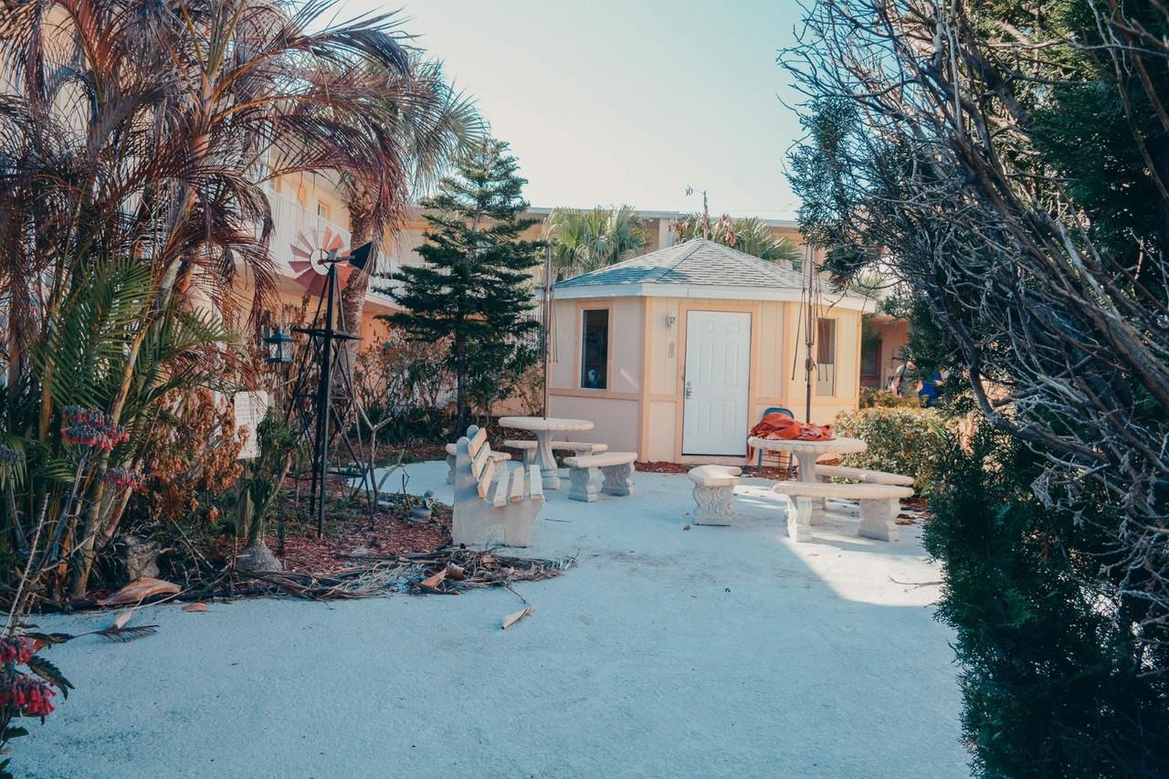 211 Circle Dr Apt 27 - Photo 3 of 20