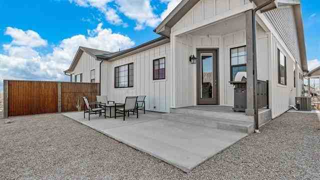 1870 Wellington Ave - Photo 2 of 12