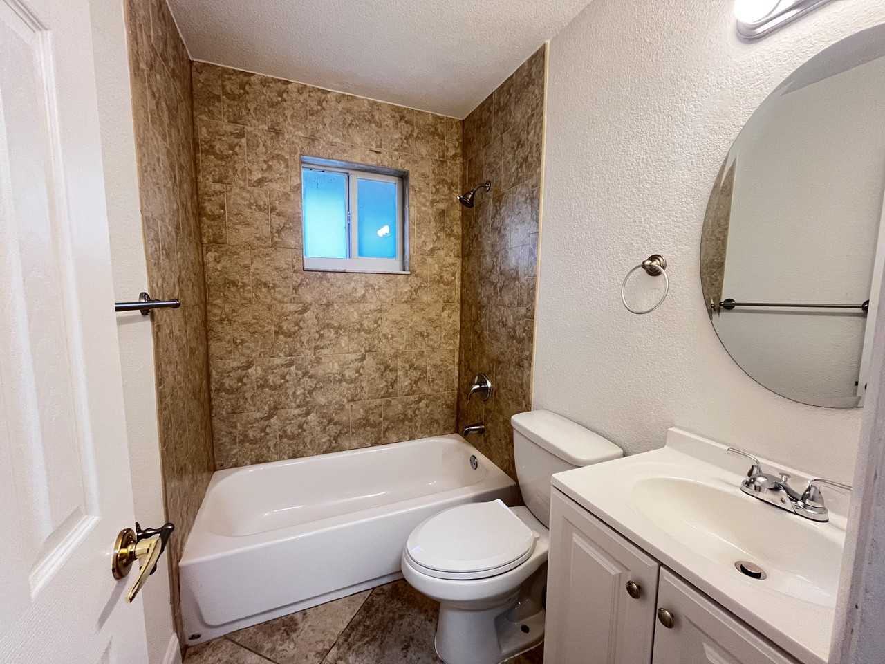 1760 Sw 21st Ave #B - Photo 5 of 5