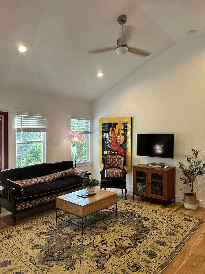 408 Hillsborough Rd - Photo 3 of 21