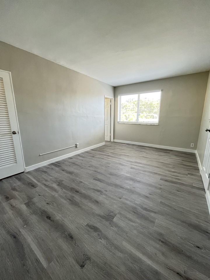 2 Isle Of Venice Dr #7 - Photo 2 of 11