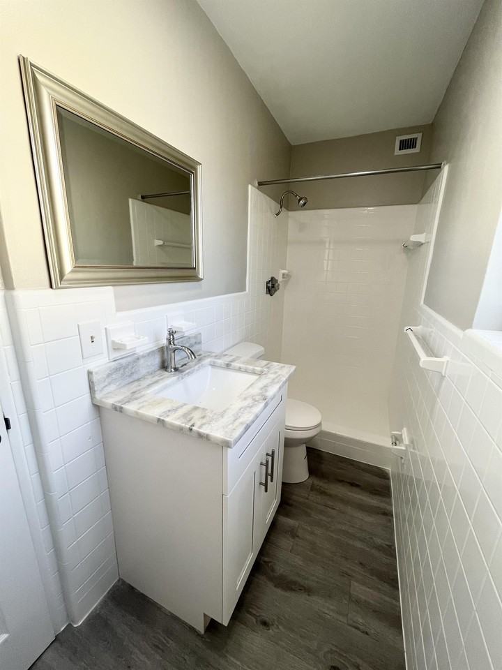 2 Isle Of Venice Dr #7 - Photo 3 of 11