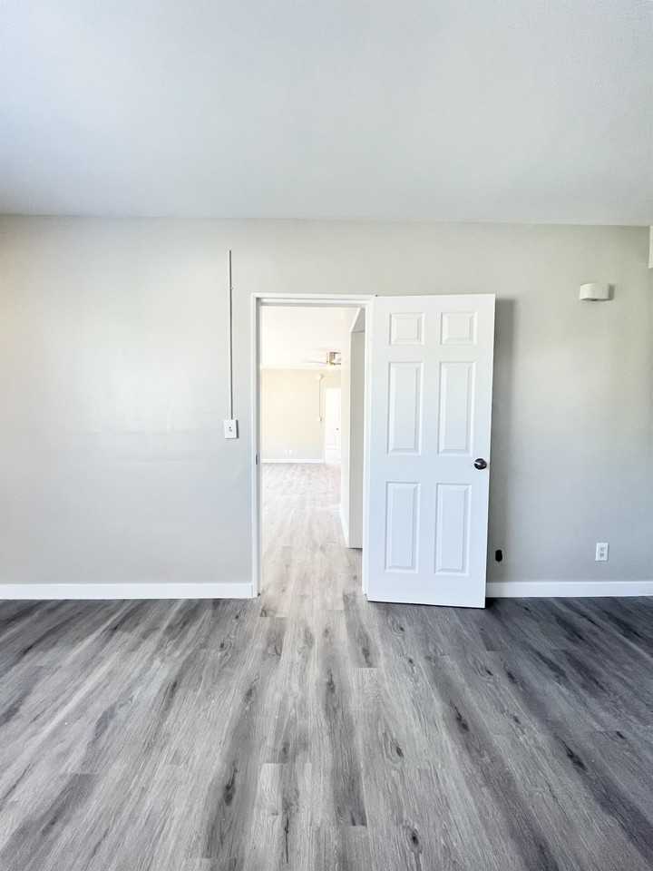 2 Isle Of Venice Dr #7 - Photo 4 of 11