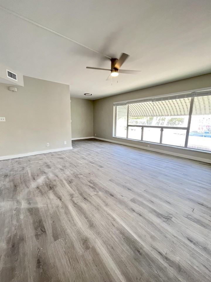 2 Isle Of Venice Dr #7 - Photo 5 of 11