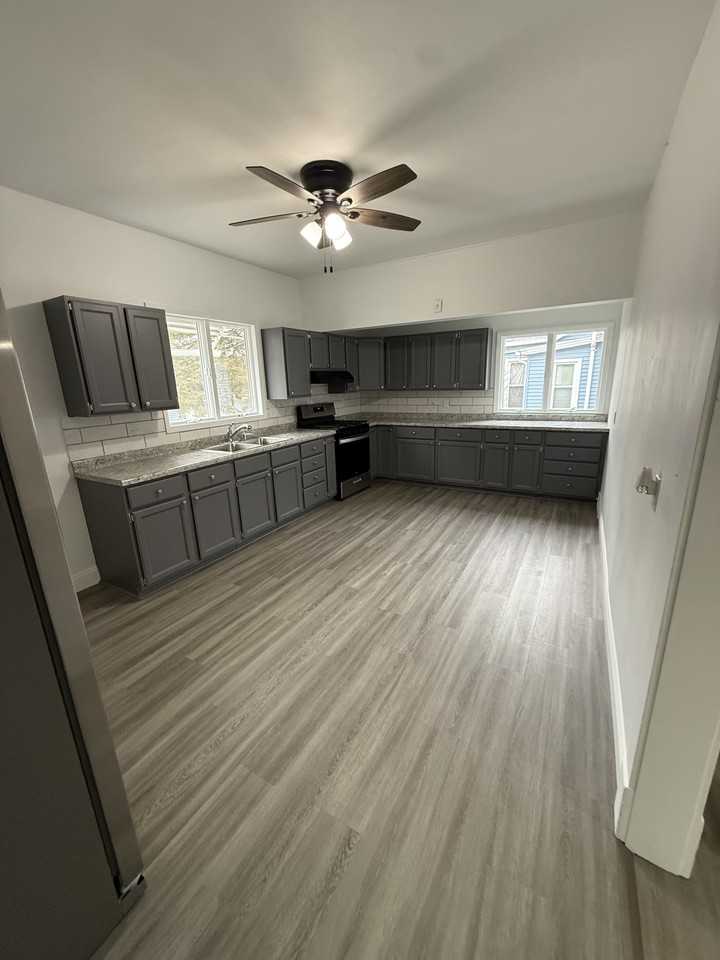 705 Sw 2nd Ave #NA - Photo 2 of 12