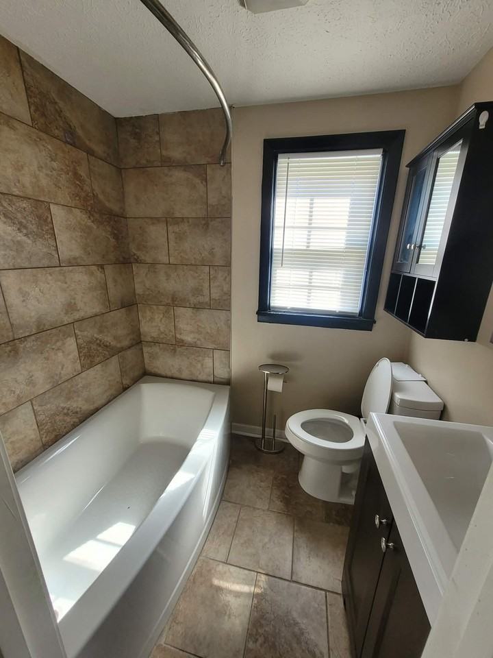 213 Central High St #B - Photo 4 of 7