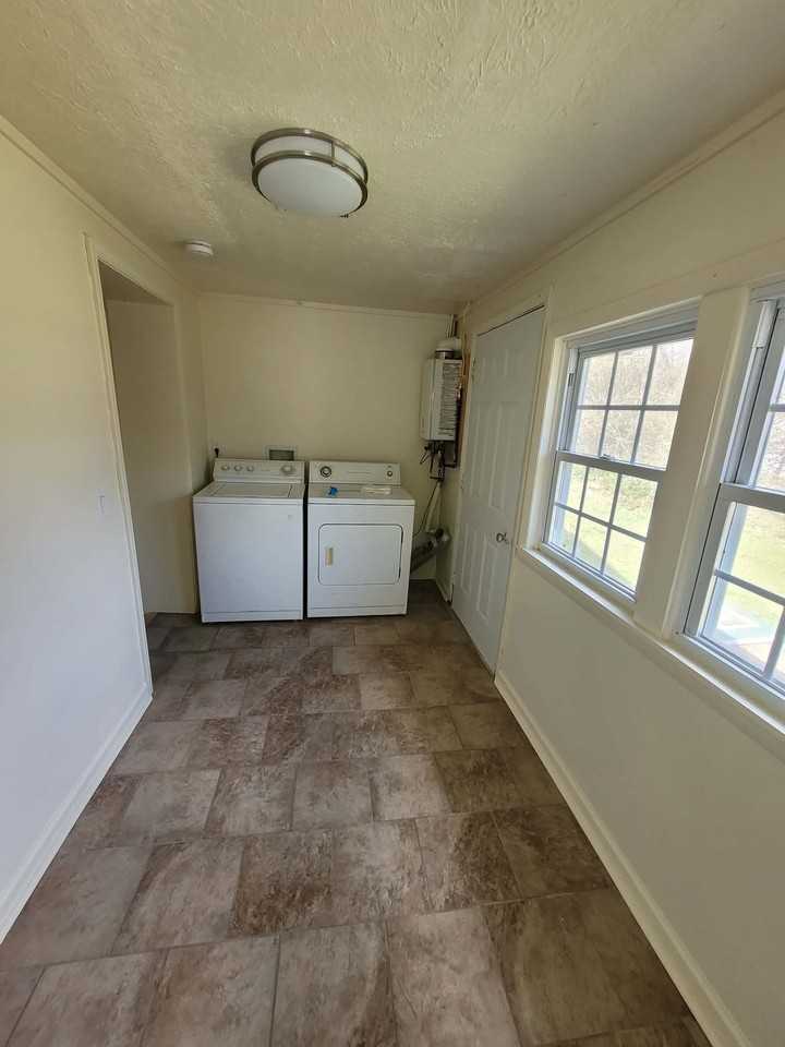 213 Central High St #B - Photo 5 of 7