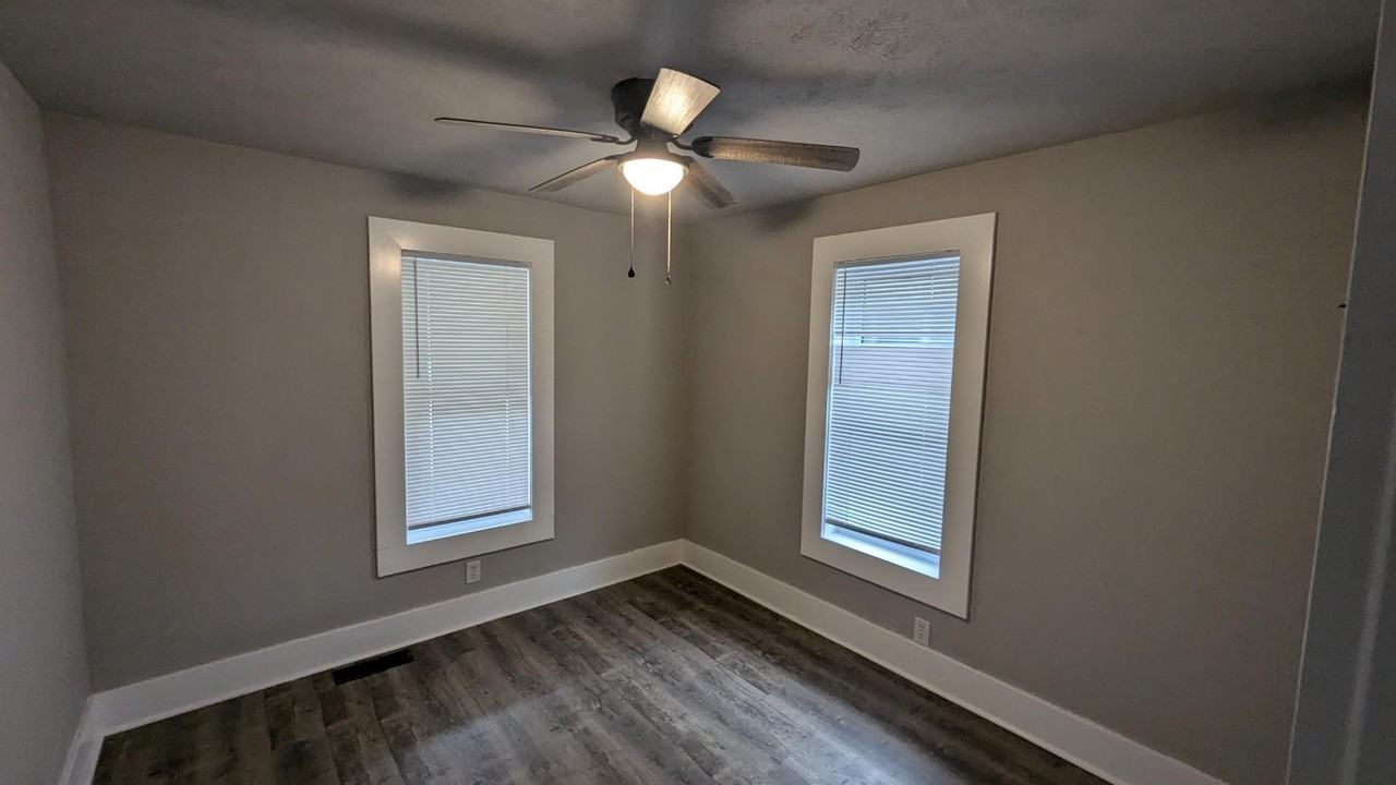 1109 Cedar St - Photo 3 of 8