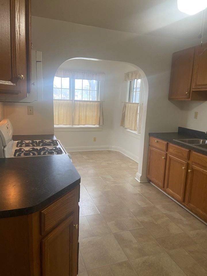 816 E Ganson St #816 - Photo 5 of 11