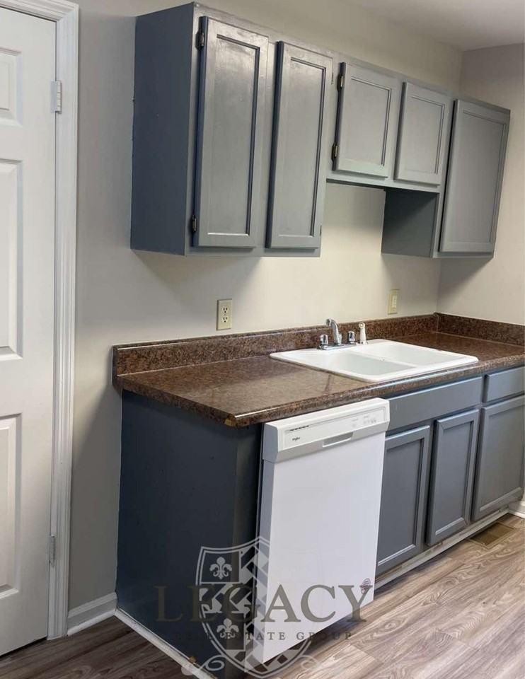 103 Cloverdale Dr #B - Photo 3 of 11