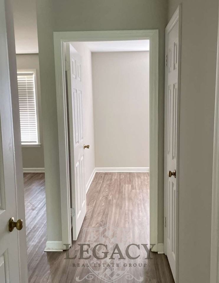 103 Cloverdale Dr #B - Photo 4 of 11