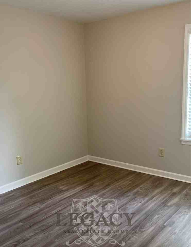 103 Cloverdale Dr #B - Photo 5 of 11