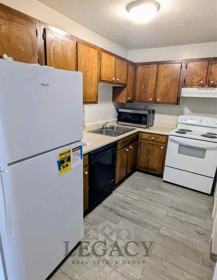 370 Wallace Rd #D13 - Photo 7 of 15