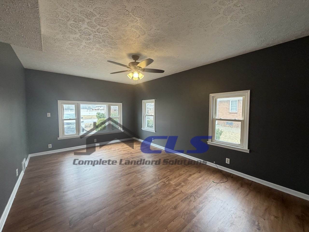 2116 Poplar St #1 - Photo 3 of 12