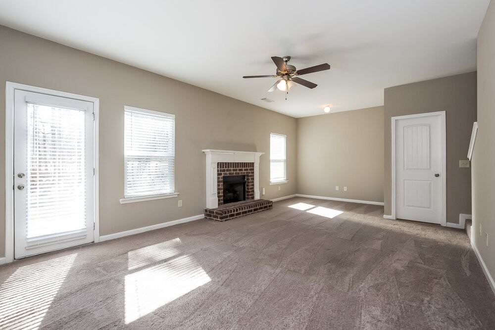 302 Crescent Woode Dr - Photo 2 of 15