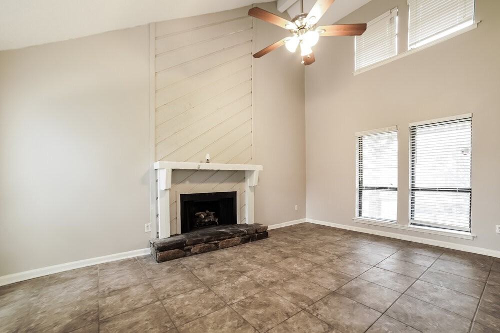 4381 Crescent Park Dr - Photo 3 of 16