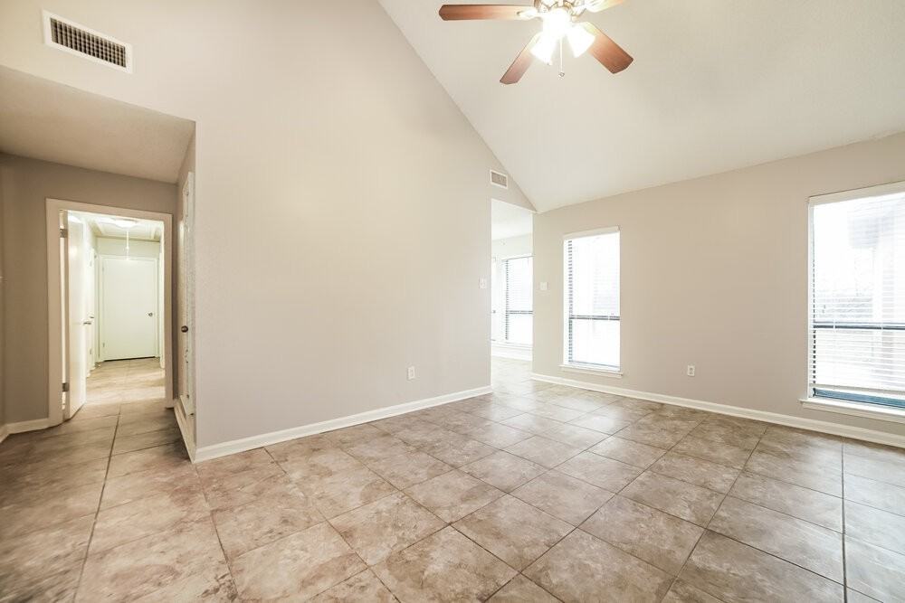 4381 Crescent Park Dr - Photo 5 of 16