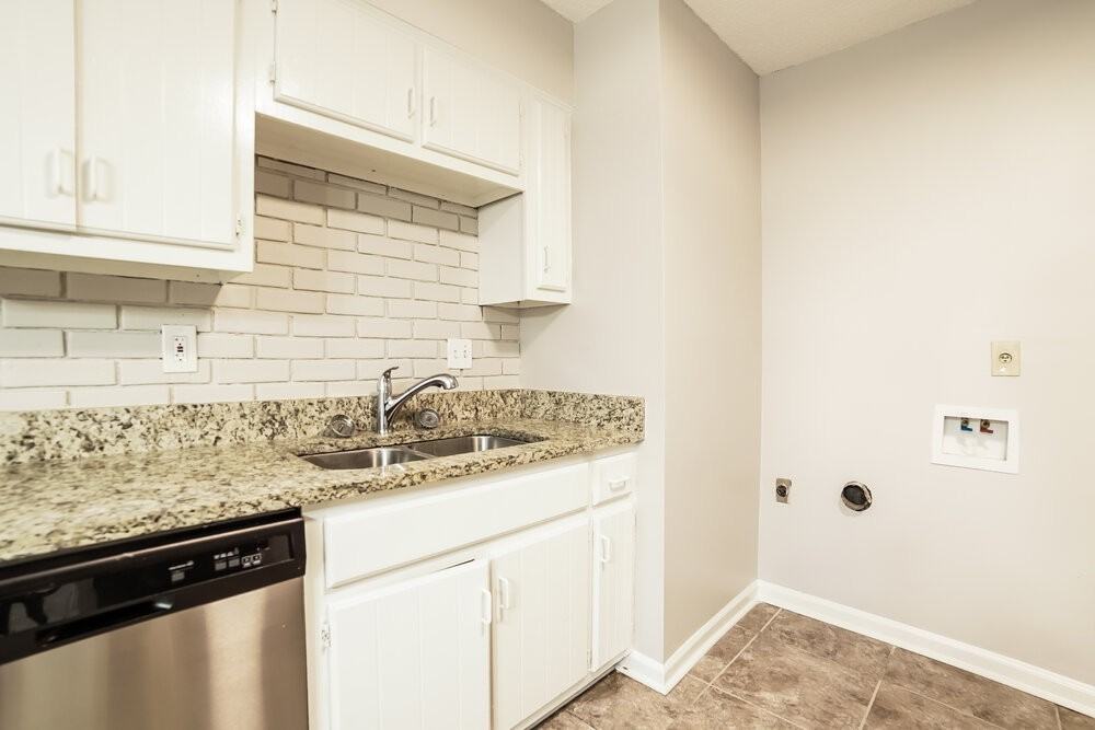 4381 Crescent Park Dr - Photo 6 of 16