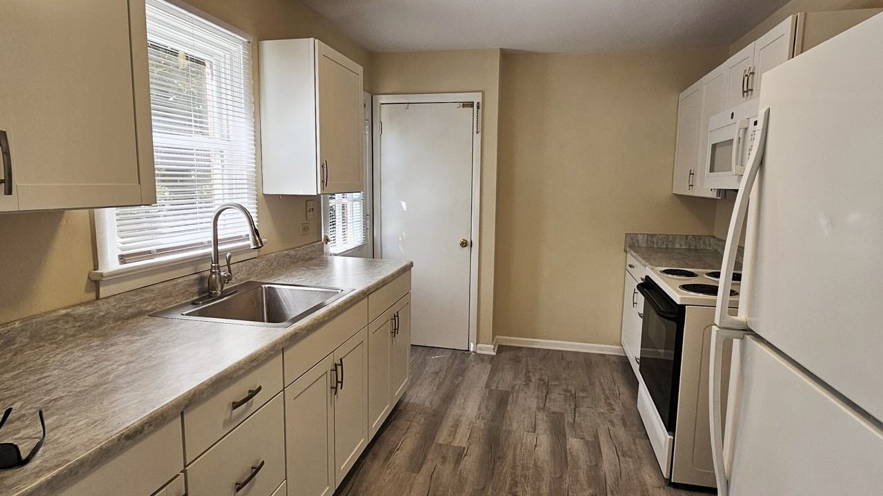 413A Moseley Dr #A - Photo 4 of 13