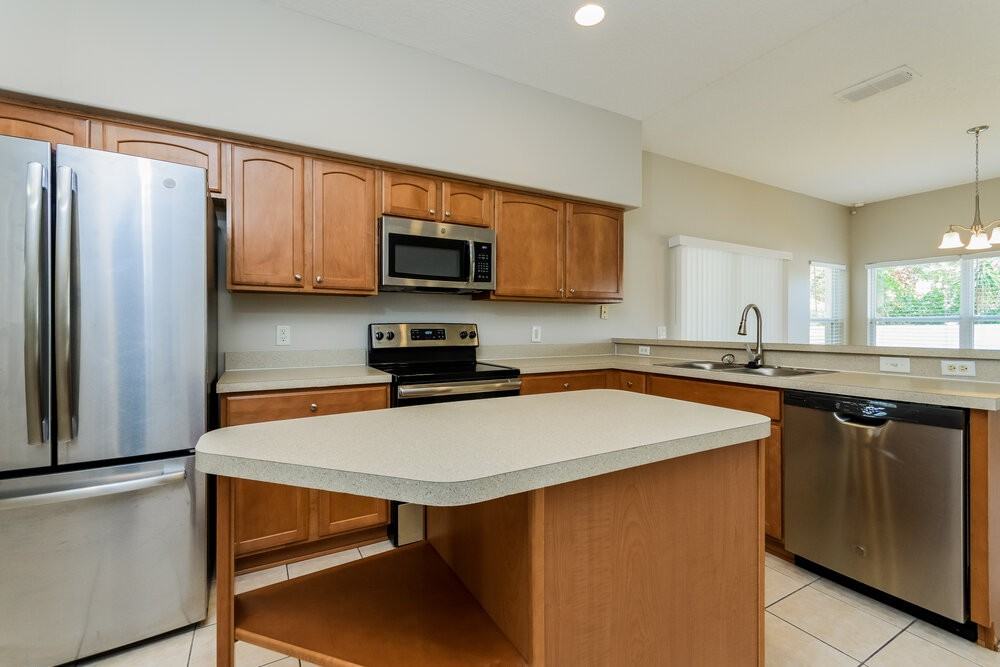 15321 Sandy Hook Ln - Photo 6 of 16