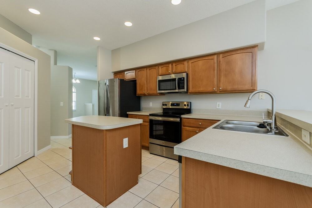 15321 Sandy Hook Ln - Photo 7 of 16