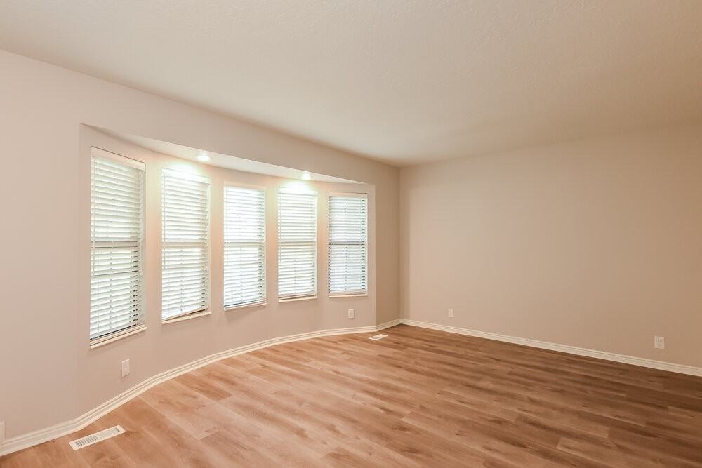 8017 Se - Photo 5 of 18