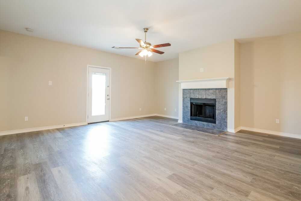 1106 Longhorn Ln - Photo 3 of 16