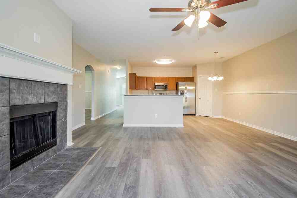 1106 Longhorn Ln - Photo 4 of 16