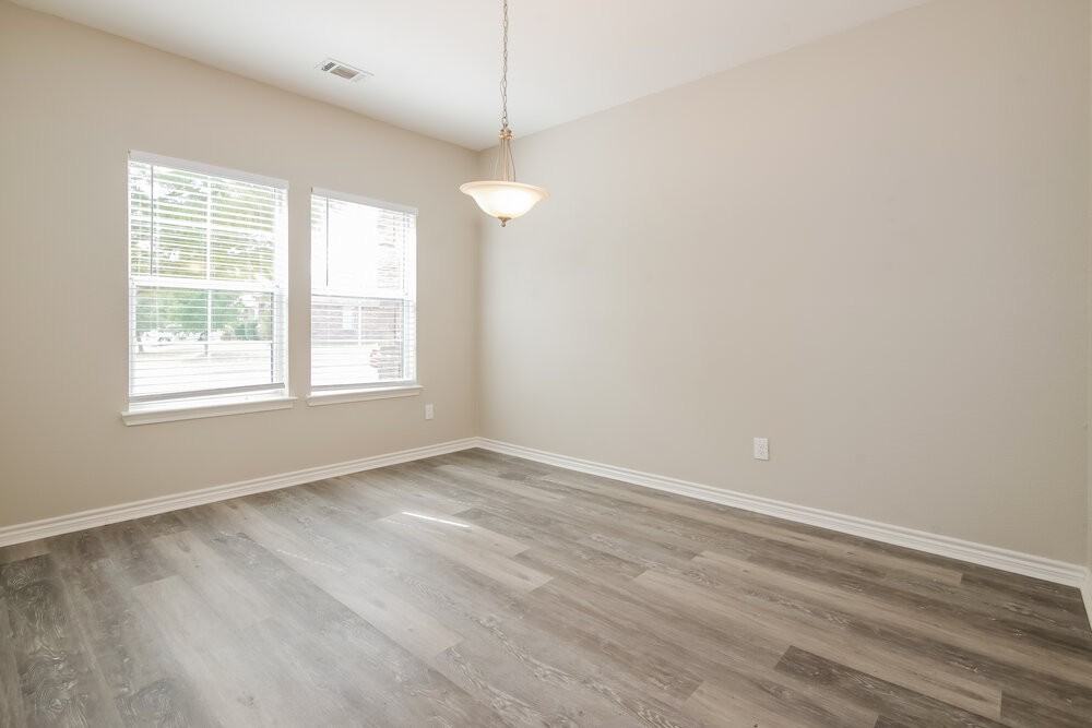 1106 Longhorn Ln - Photo 5 of 16