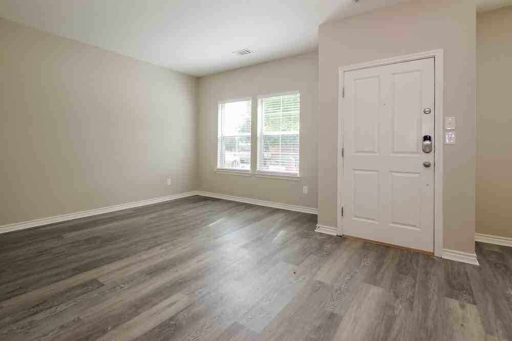 1106 Longhorn Ln - Photo 6 of 16