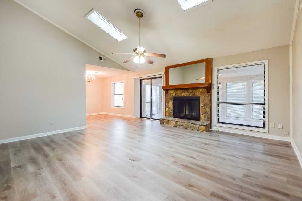 4902 N Redan Cir - Photo 4 of 16