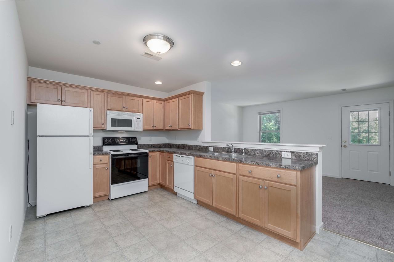 158 Hampden Dr - Photo 3 of 12