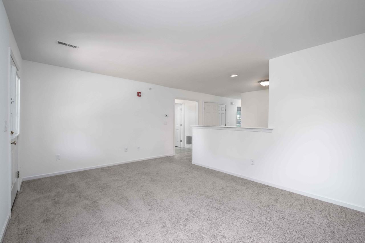 158 Hampden Dr - Photo 5 of 12