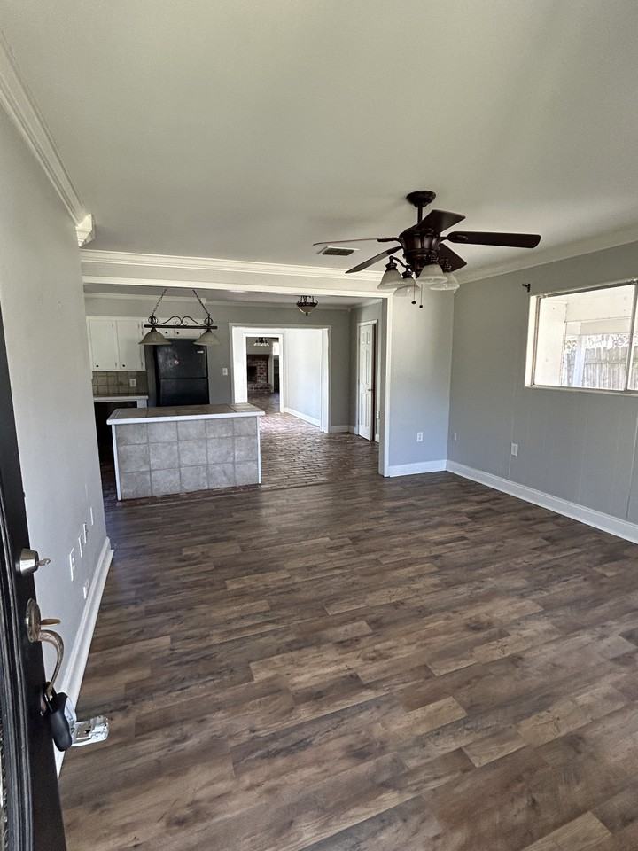 3218 Seminole Dr - Photo 3 of 13