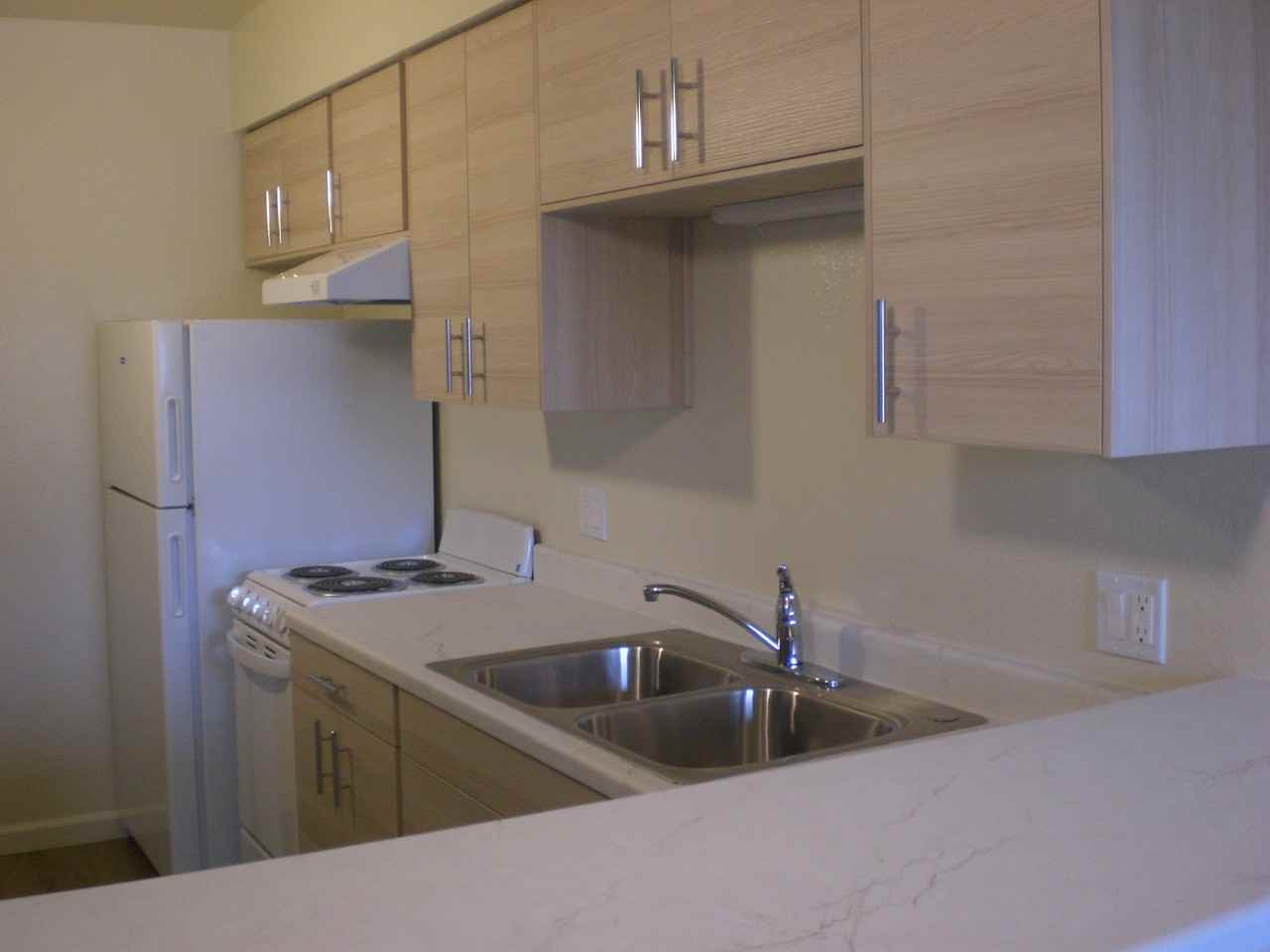 2323 Mcbride Ln - Photo 3 of 10